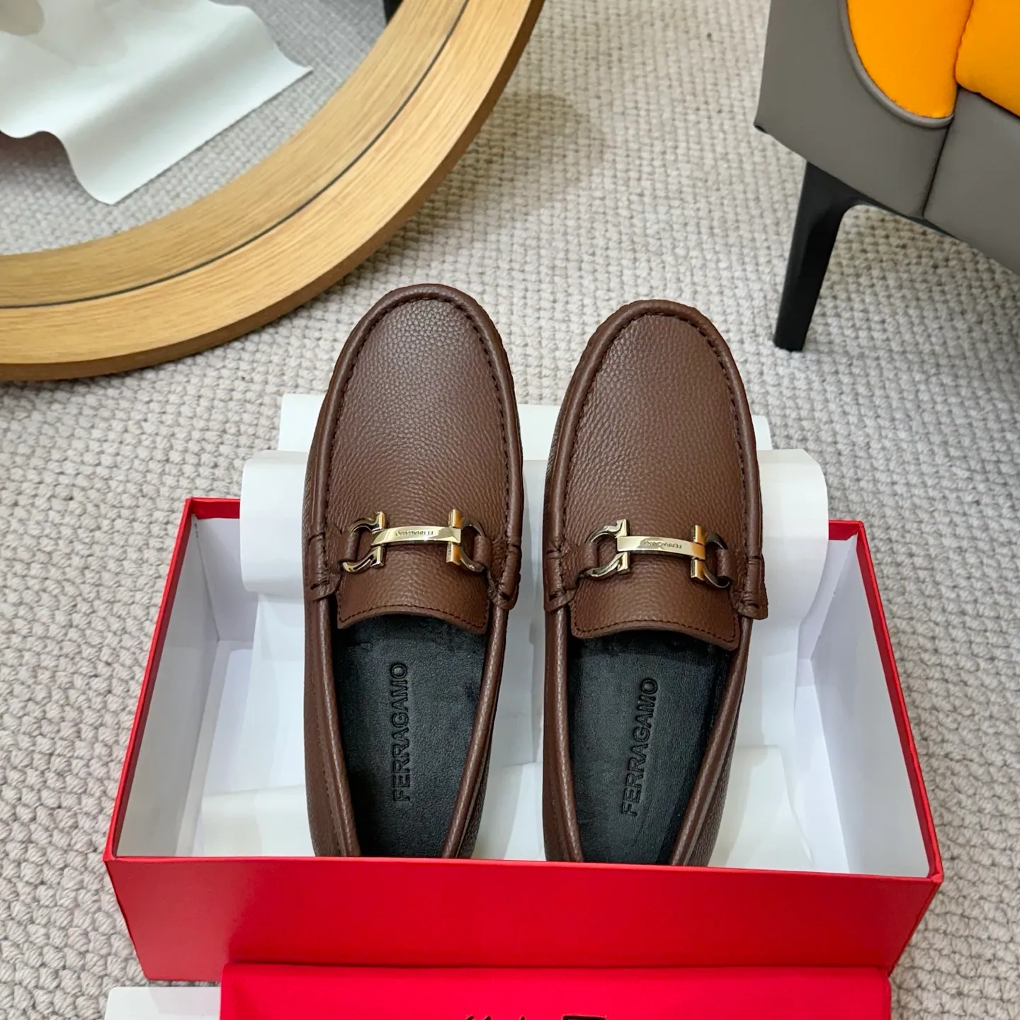 Men's men's shoes 💰420 (Yangli) Ferragamo 〰Ferragamo 2⃣️0⃣️2⃣️5️⃣ New series 👊🏻 Upper 🇮🇹 Italian imported calfskin, original outsole molding. Water-dyed sheepskin lining. The identity of every successful man is set off, and the upper and lower shoes are elegant and stable🚶🏻🚶🏻The high-end custom counter original replica is an eternal classic🔍️Number of codes: 38-46 with counter packaging